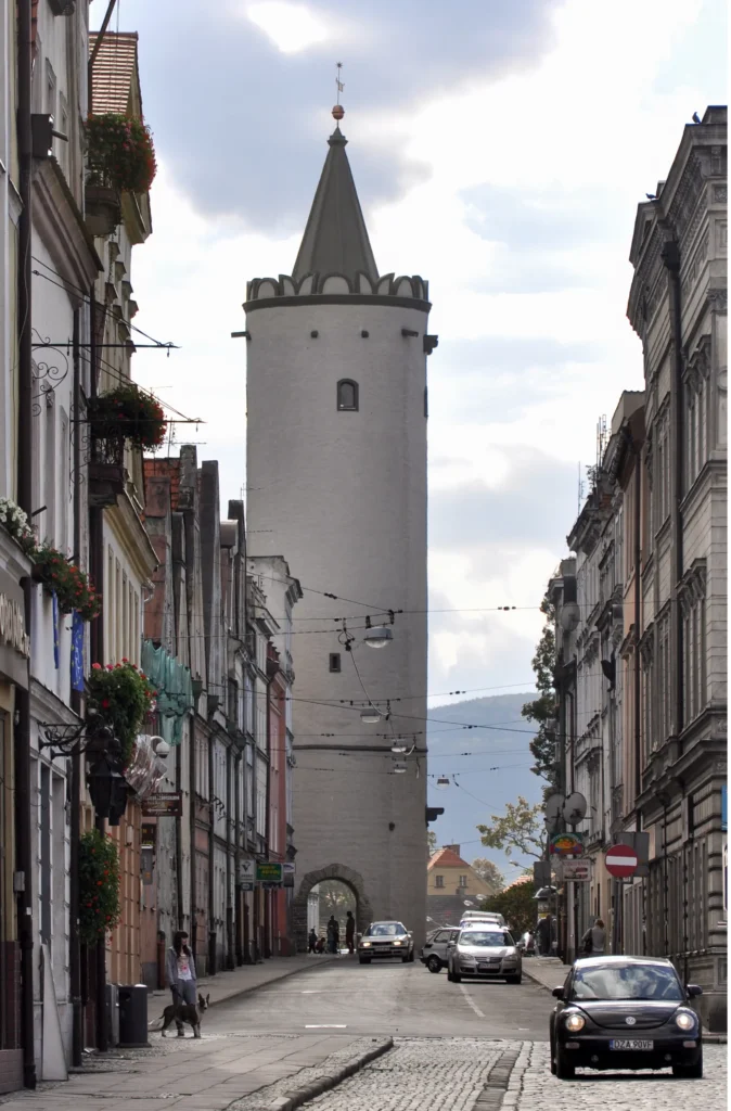 Brama Kłodzka w Paczkowie – średniowieczna brama miejska w murach obronnych