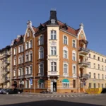 Zabytkowe kamienice przy ulicy Kościuszki w Nysie – wielkomiejska architektura miasta.