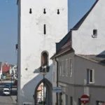 Brama Wróbla – zabytkowa brama miejska w Otmuchowie