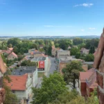 Widok na wjazd do Paczkowa od strony Otmuchowa – panorama historycznego miasta.