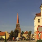 Panorama Grodkowa z widocznym centrum miasta i dominującą wieżą kościoła św. Michała Archanioła