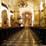 Kościół świętego Wawrzyńca przy rynku w Głuchołazach, widok od strony placu